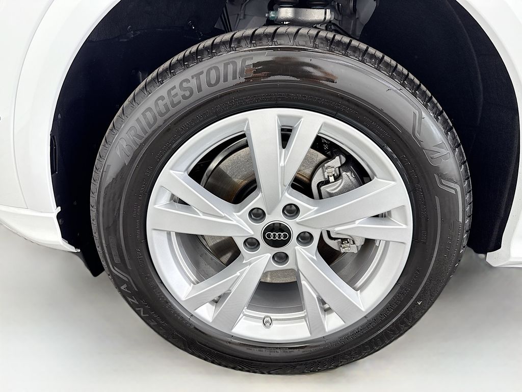 Thumbnail: 2025 Audi Q5 - 30