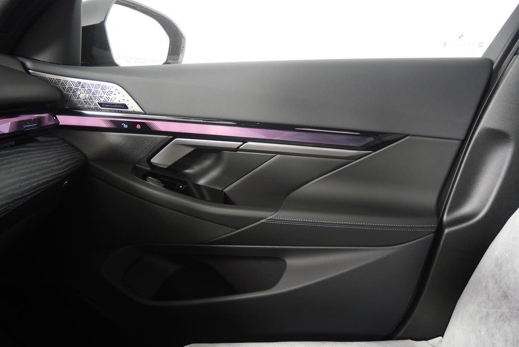 Thumbnail: 2026 BMW i5 - 24