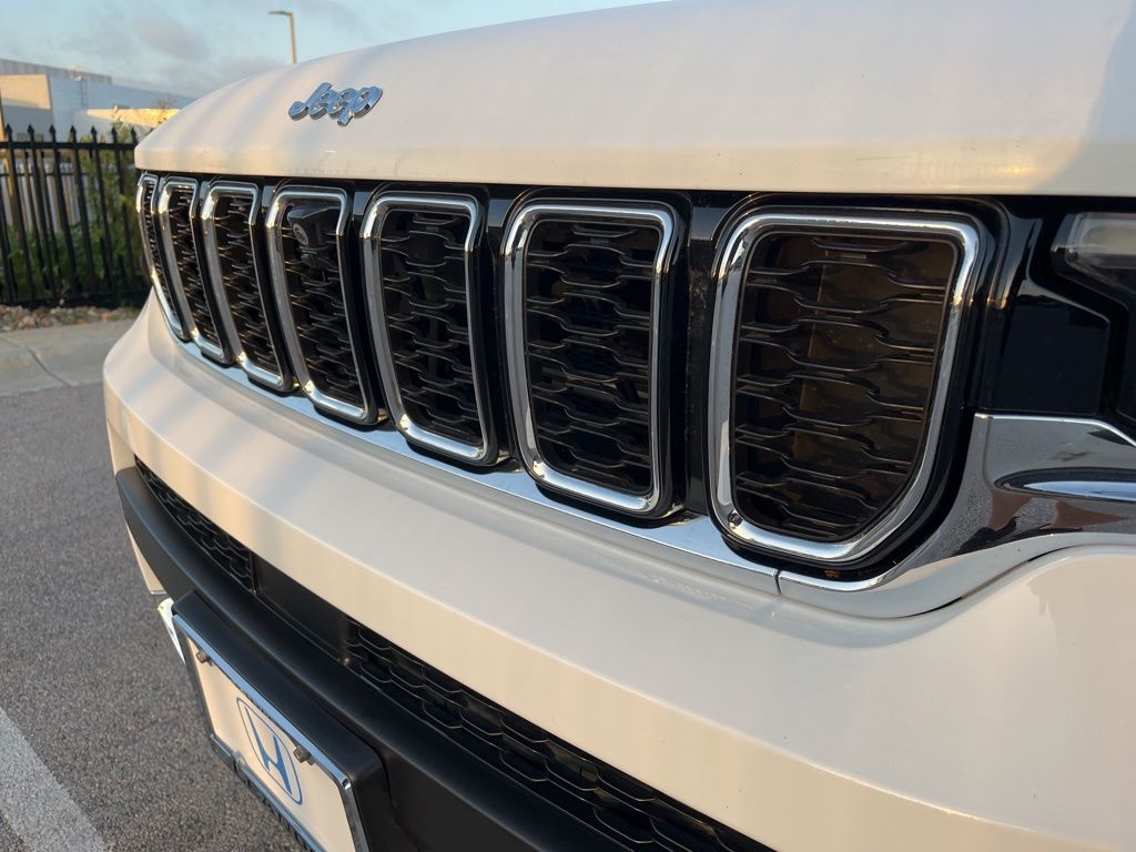 Thumbnail: 2023 Jeep Grand Cherokee L - 16