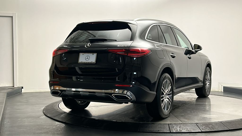 2025 Mercedes-Benz GLC 300 7