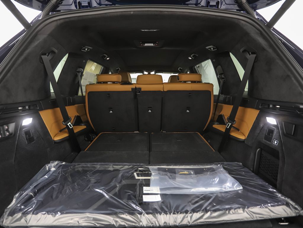 Thumbnail: 2027 BMW X7 - 29