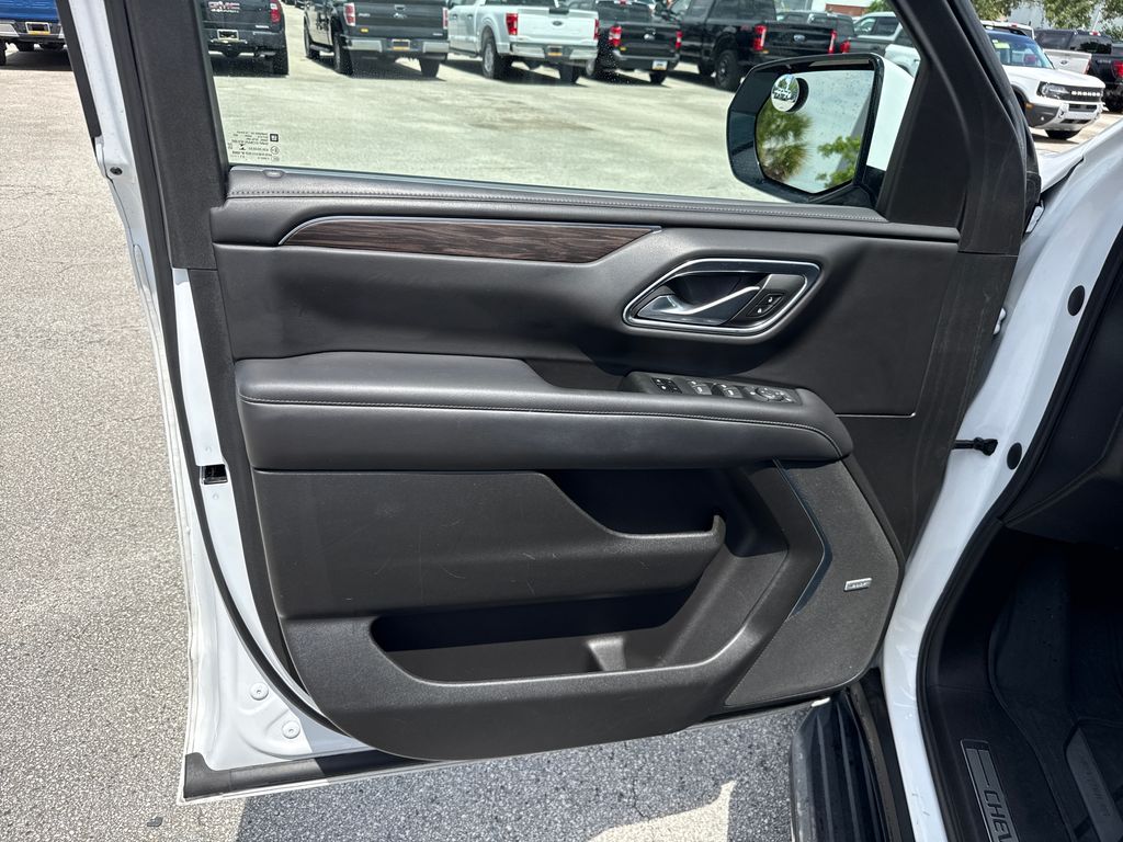 Used 2021 White Chevrolet LT image 9