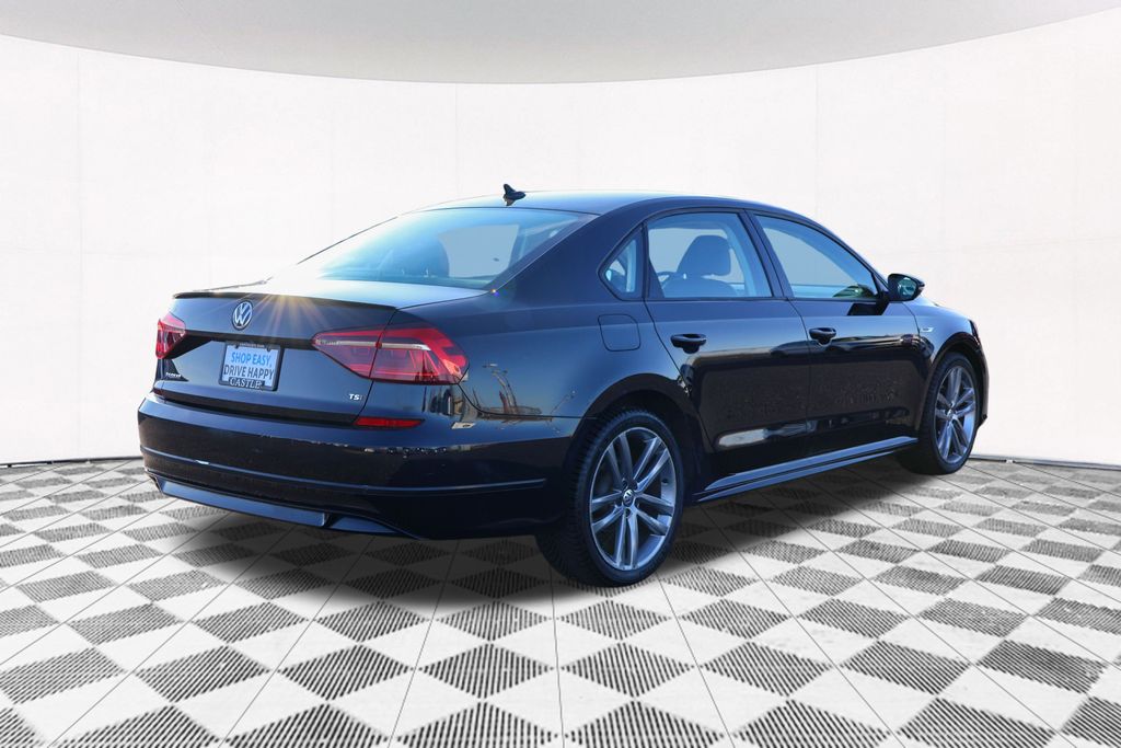 2018 Volkswagen Passat 2.0T R-Line 8