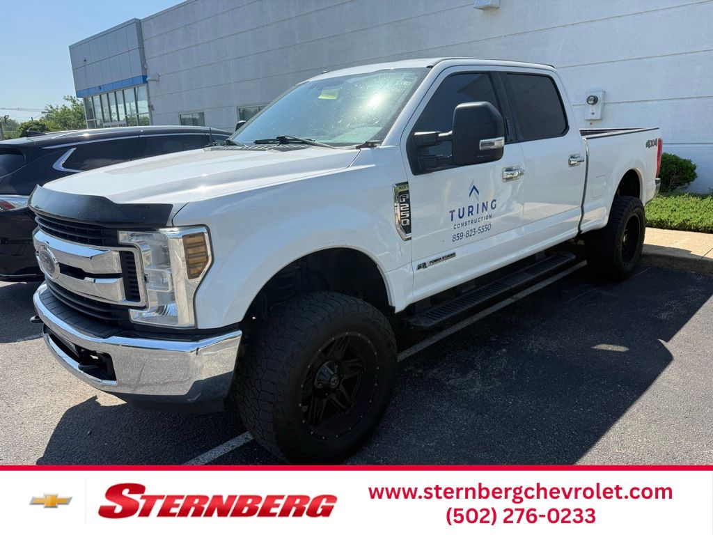 Oxford White 2019 Ford F-250 Super Duty XLT Crew Cab 4WD Pickup Truck Four-Wheel Drive 6-Speed Automatic