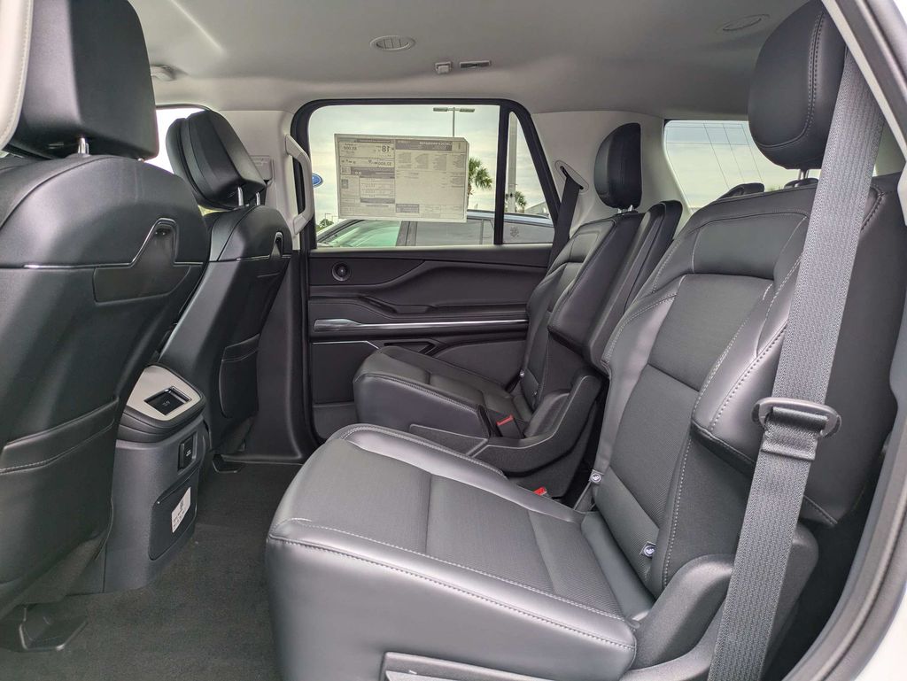 2027 Lincoln Navigator Premiere