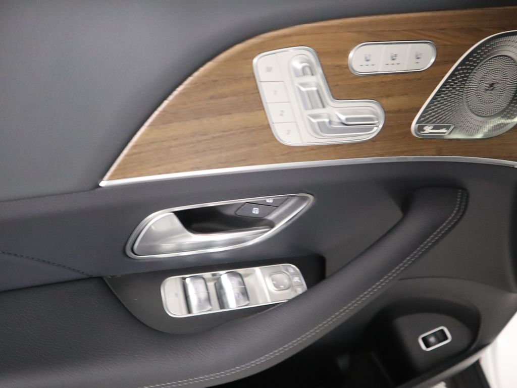 Thumbnail: 2026 Mercedes-Benz GLS - 25