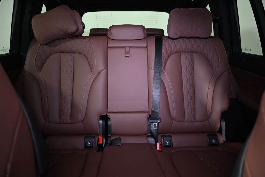 Thumbnail: 2026 BMW X7 - 26