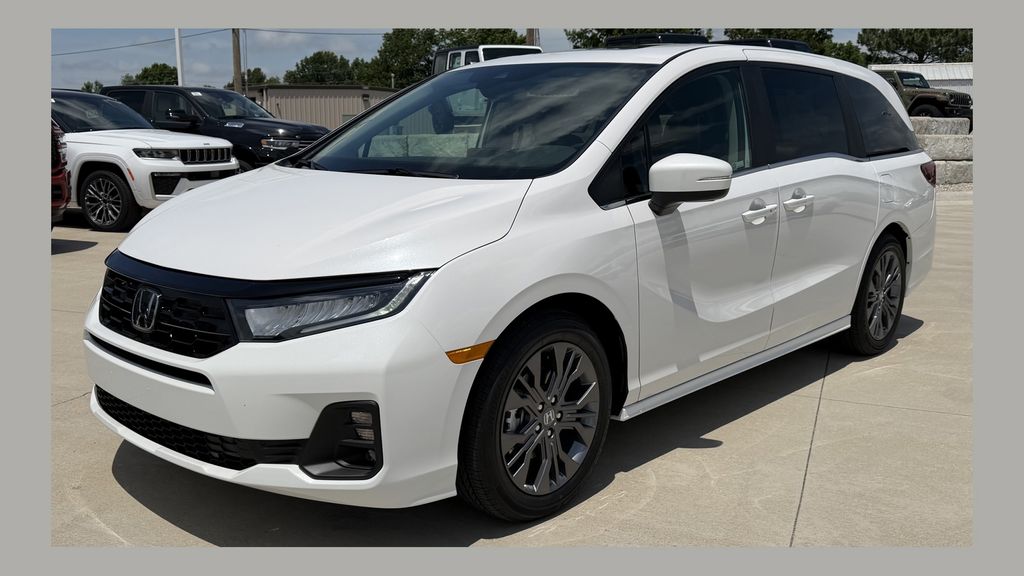 2026 Honda Odyssey Touring's photo