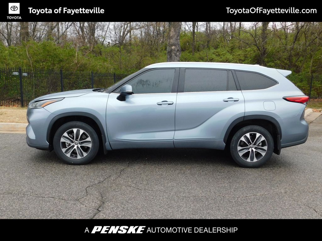 Thumbnail: 2021 Toyota Highlander - 2