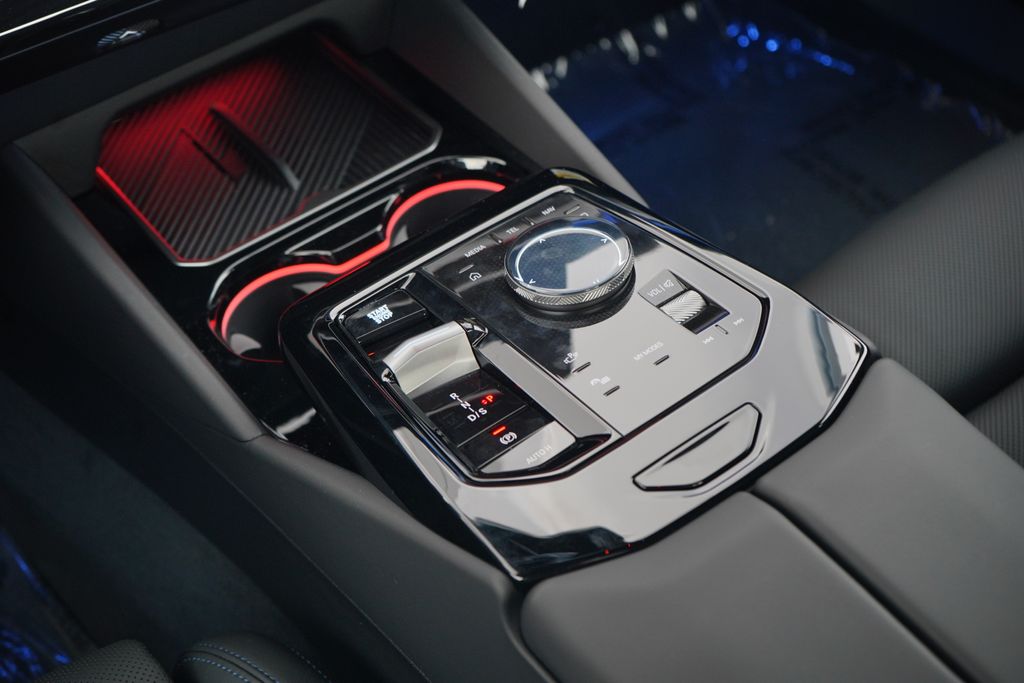 Thumbnail: 2026 BMW 5 Series - 19