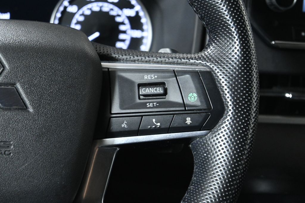 Thumbnail: 2022 Mitsubishi Outlander - 17