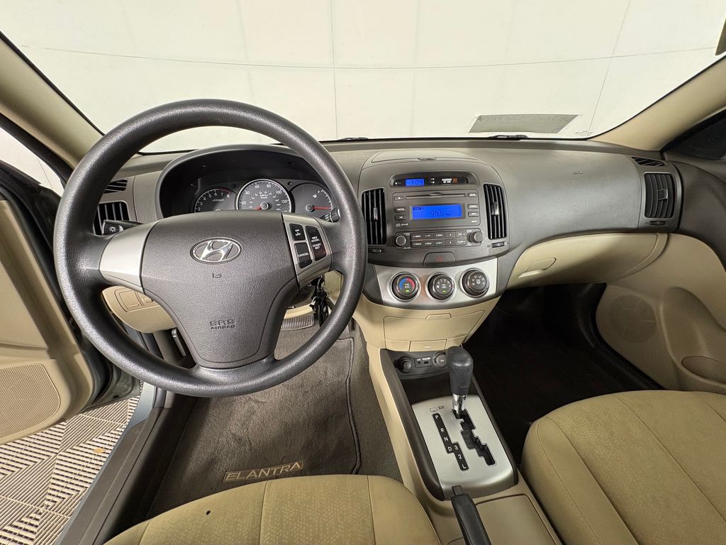 Used 2010 Beige Hyundai GLS image 8