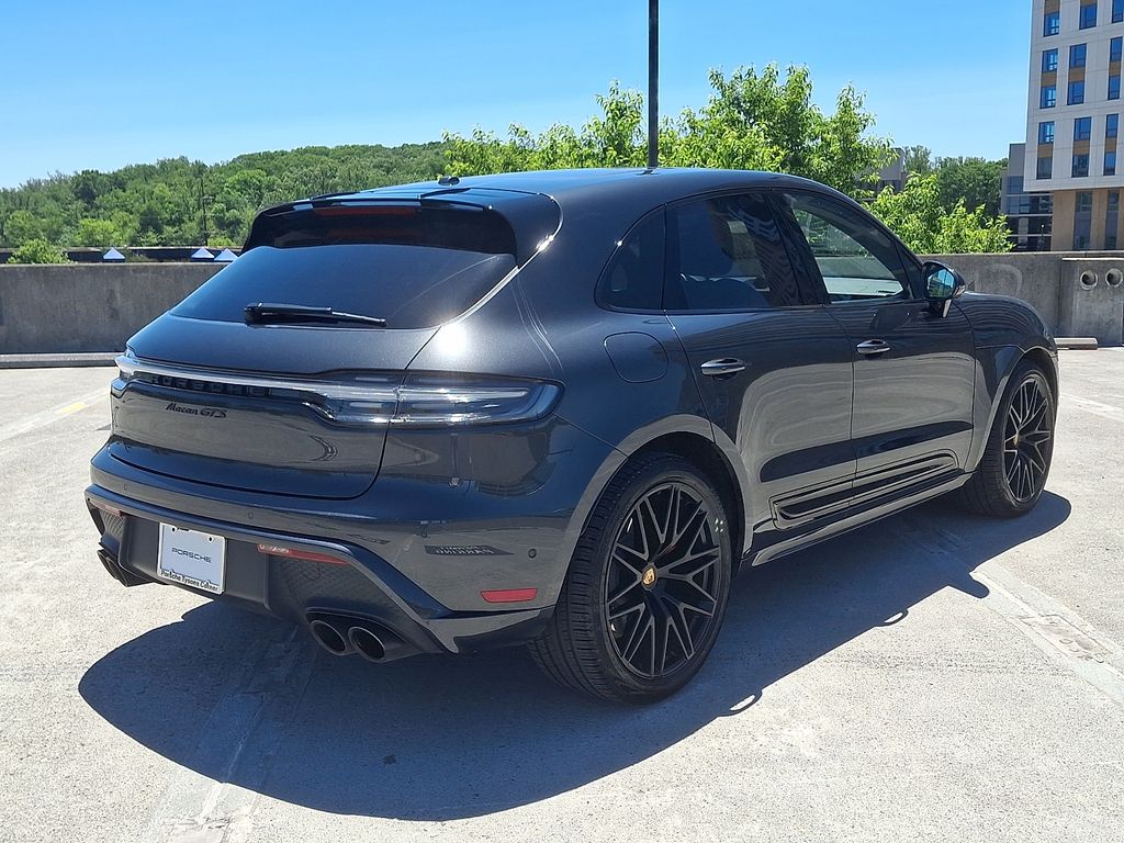 Thumbnail: 2022 Porsche Macan - 8