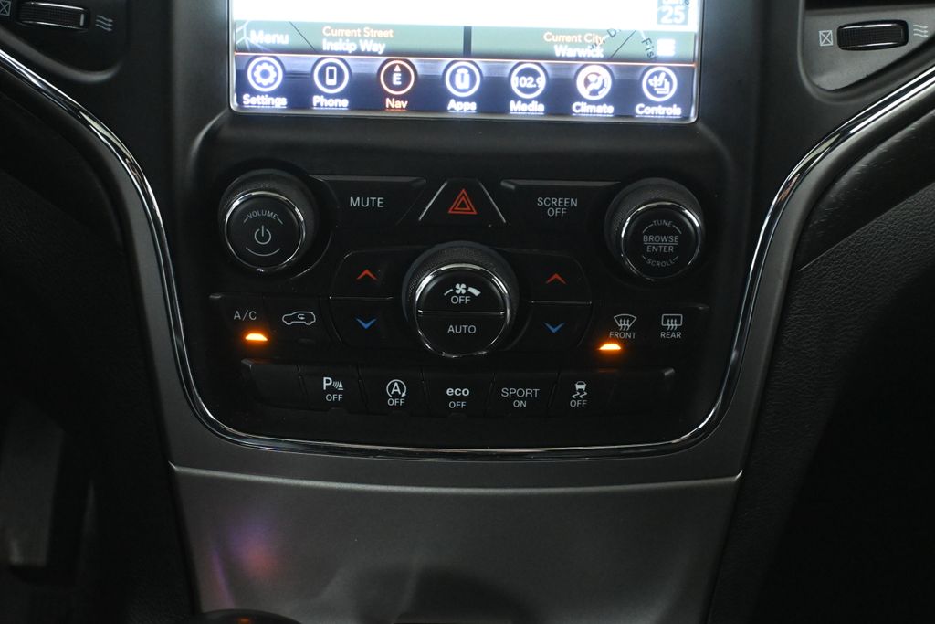 Thumbnail: 2018 Jeep Grand Cherokee - 21