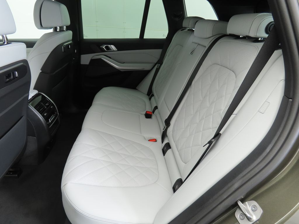 Thumbnail: 2026 BMW X5 - 21