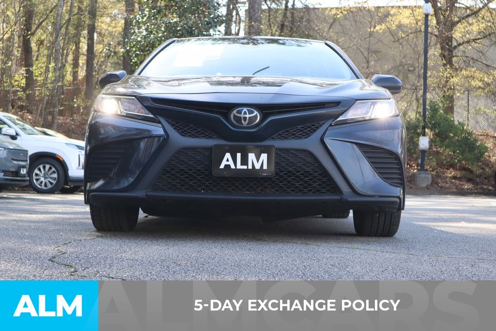 Used 2020 Blue Toyota SE image 4