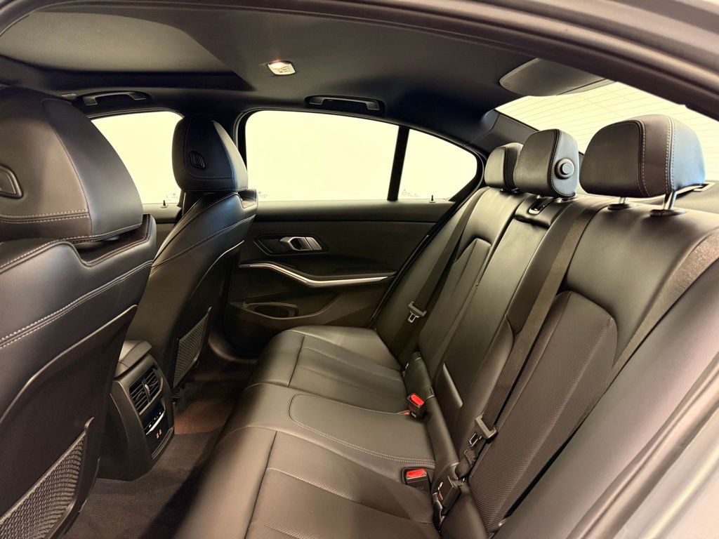 Thumbnail: 2023 BMW 3 Series - 21