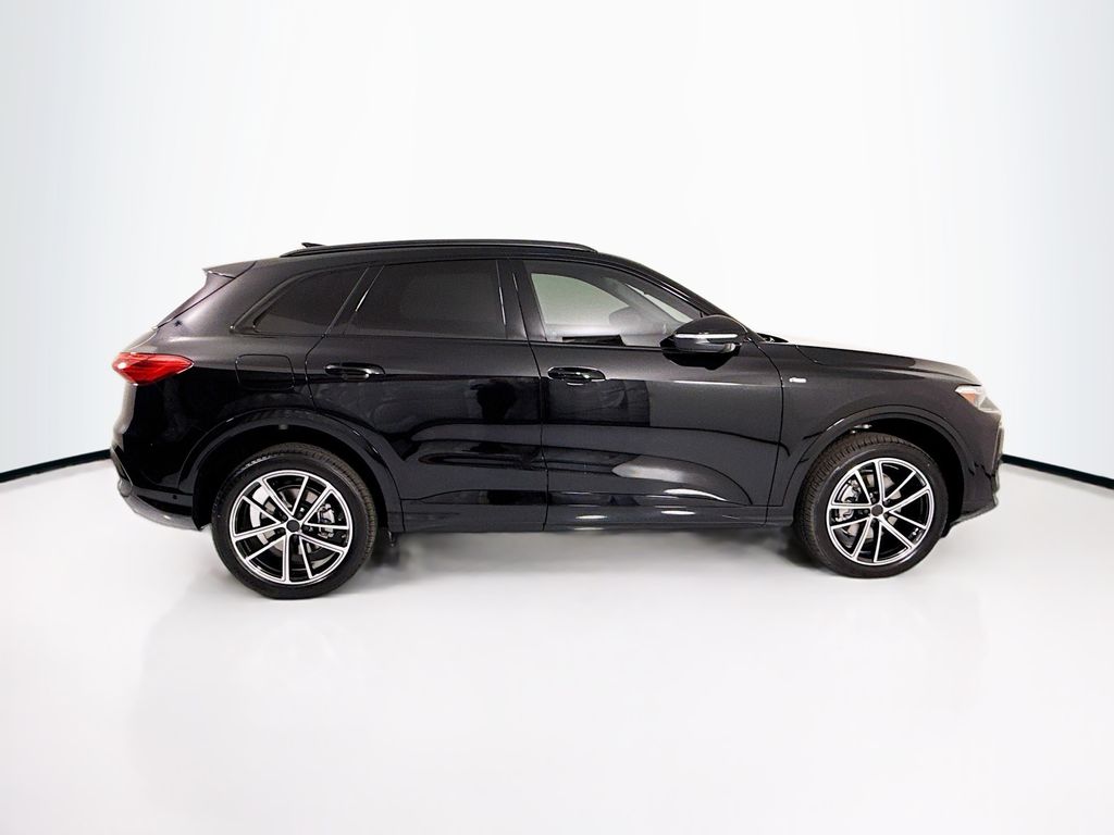 Thumbnail: 2026 Audi Q5 - 4