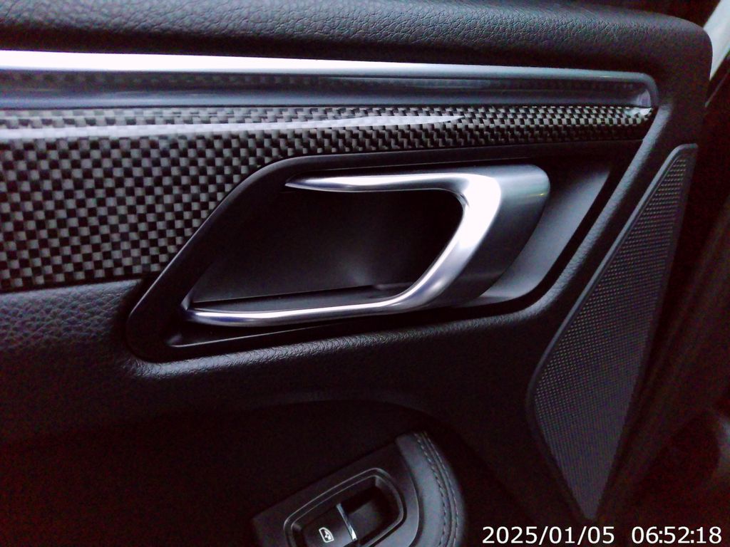 Thumbnail: 2023 Porsche Macan - 32