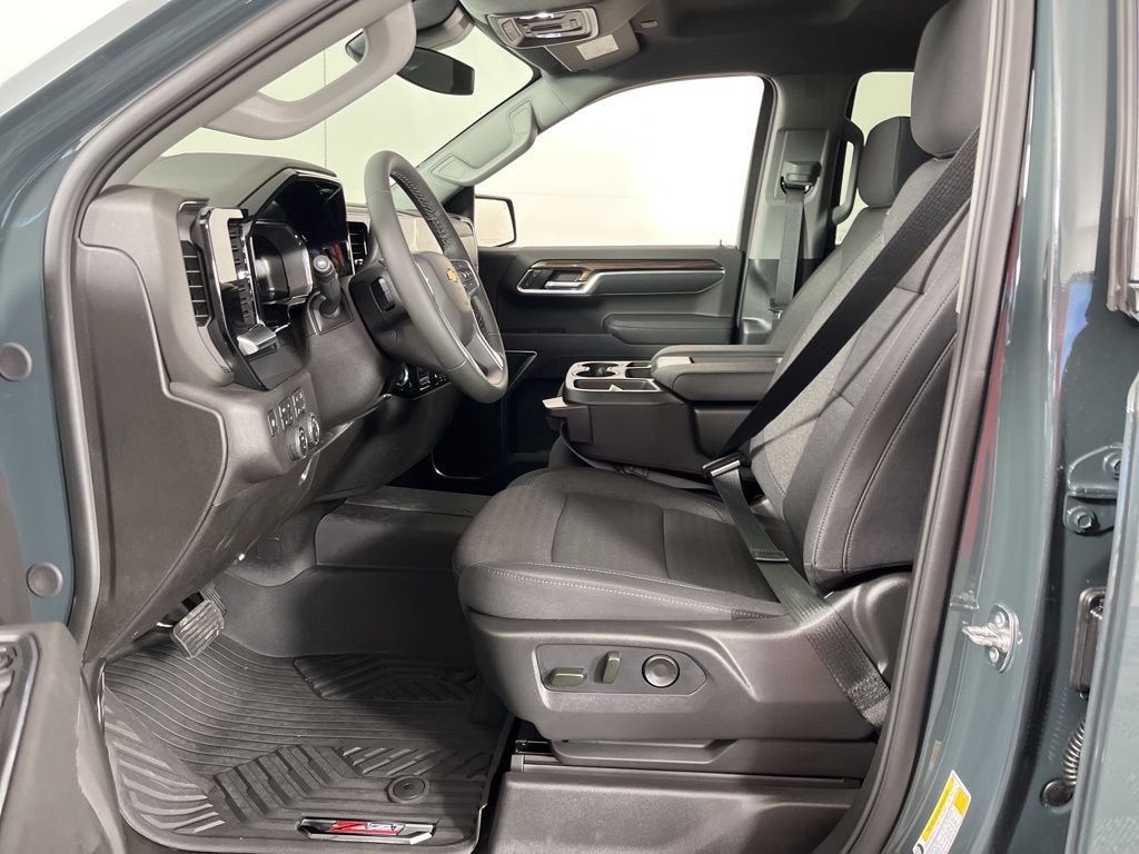 Thumbnail: 2026 Chevrolet Silverado 1500 - 22