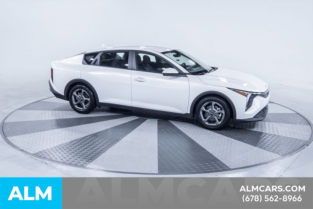 Used 2025 White Kia LXS image 13