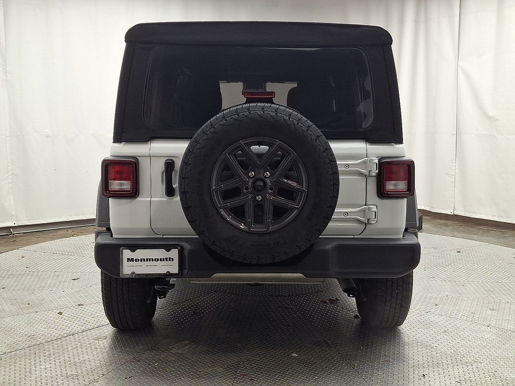 Thumbnail: 2024 Jeep Wrangler - 5