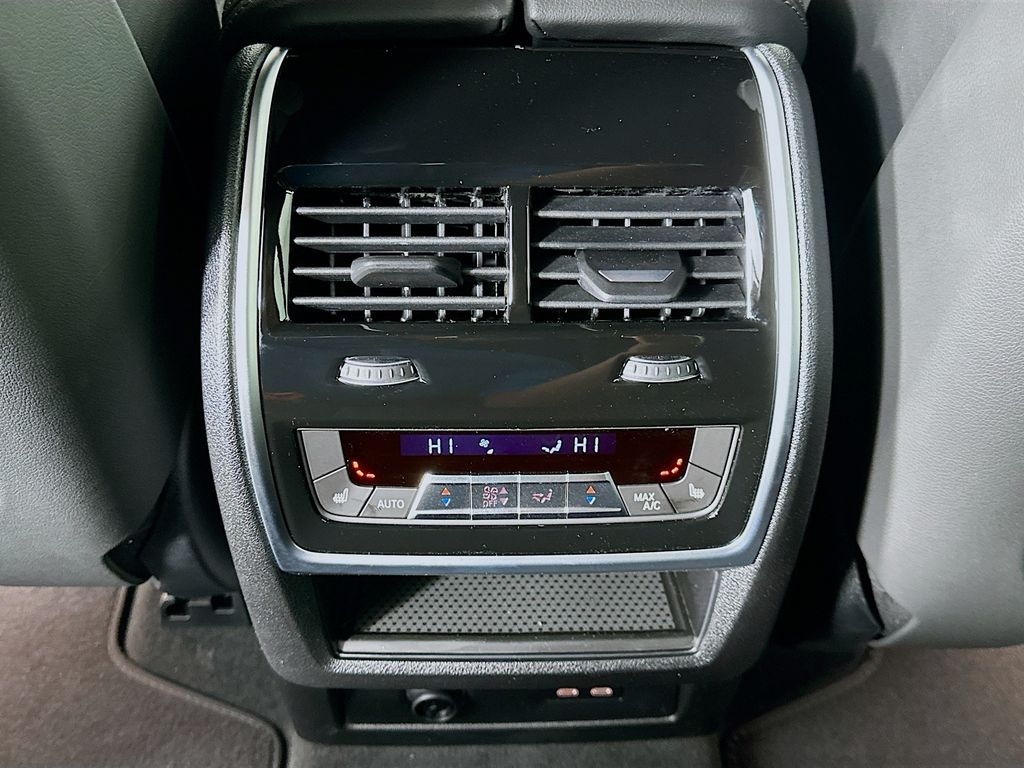 Thumbnail: 2026 BMW X7 - 18