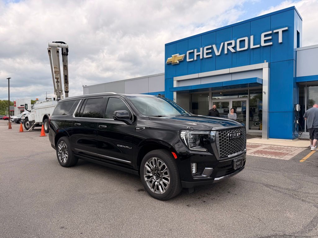 2024 GMC Yukon Denali Ultimate AWD's photo