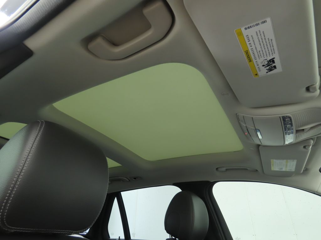 Thumbnail: 2022 Mercedes-Benz GLC - 18