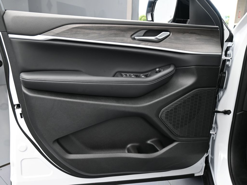 New 2026 Bright White Clearcoat Jeep Laredo image 24