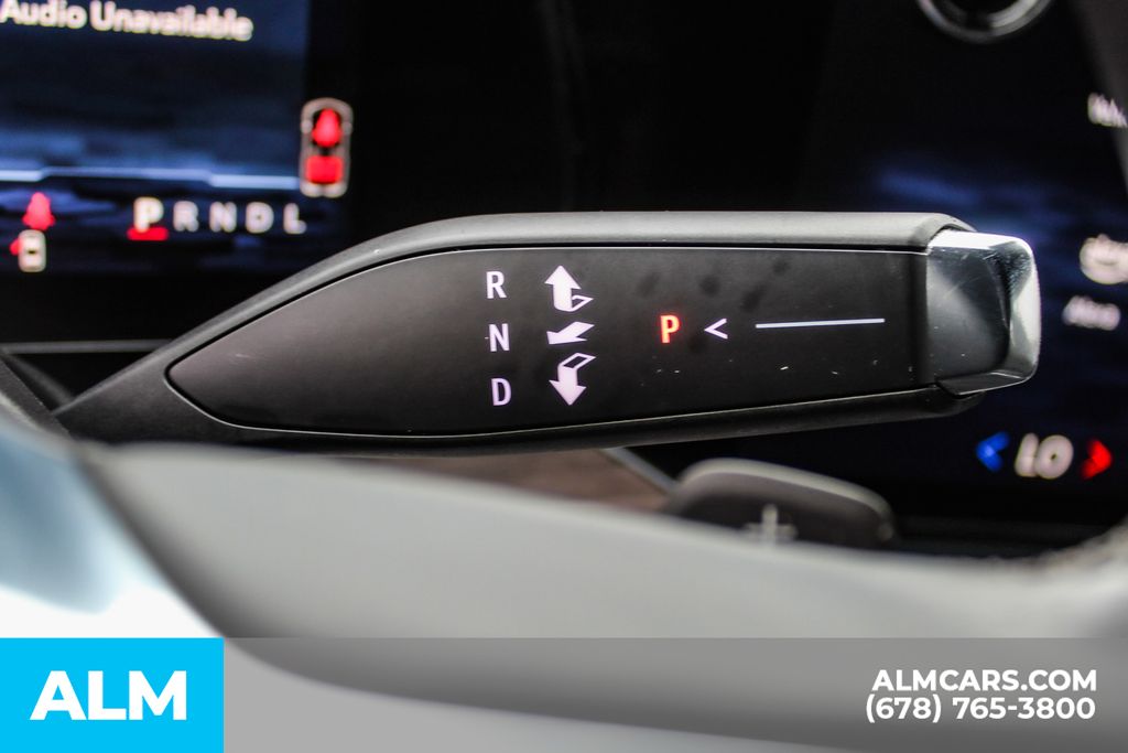 Used 2025 White Chevrolet LT image 31