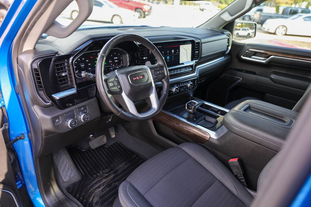 Used 2022 Blue GMC Elevation image 12