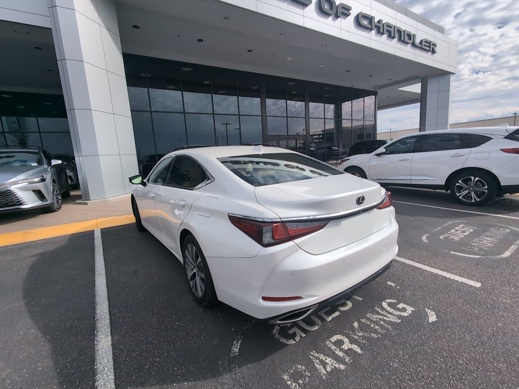 Thumbnail: 2013 Lexus ES - 6