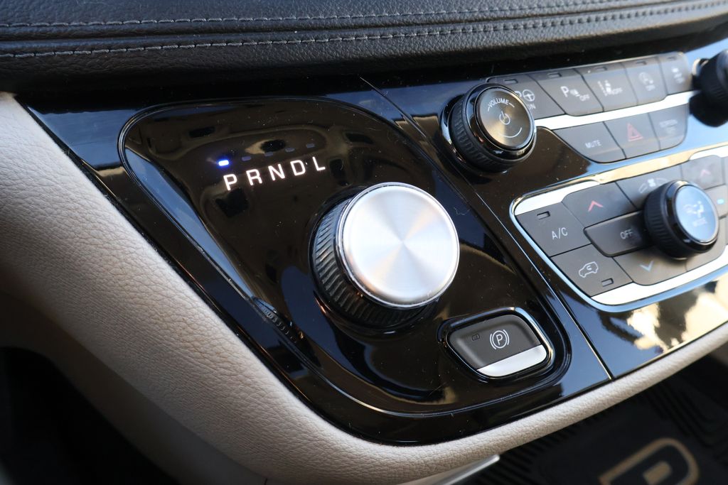 Thumbnail: 2018 Chrysler Pacifica - 26