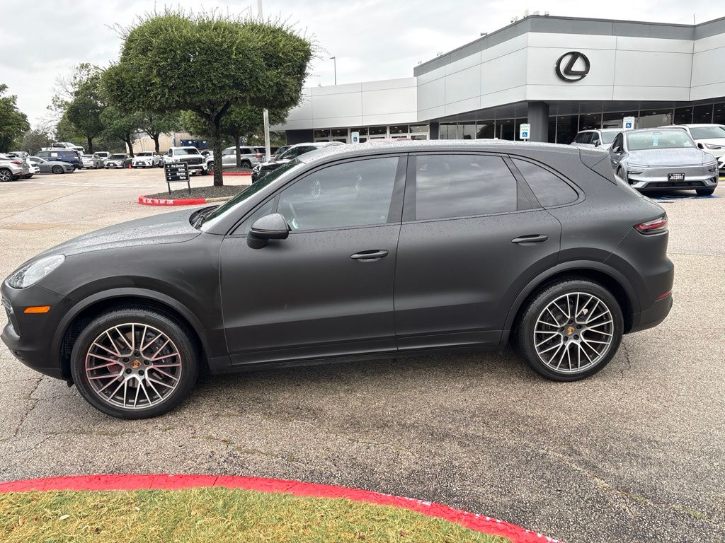 Thumbnail: 2021 Porsche Cayenne - 2