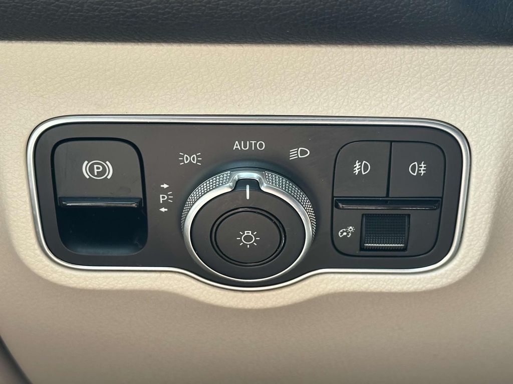 2021 Mercedes-Benz GLB 250 25