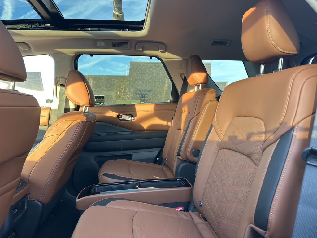 2025 Boulder Gray Pearl Nissan Pathfinder Platinum FWD SUV