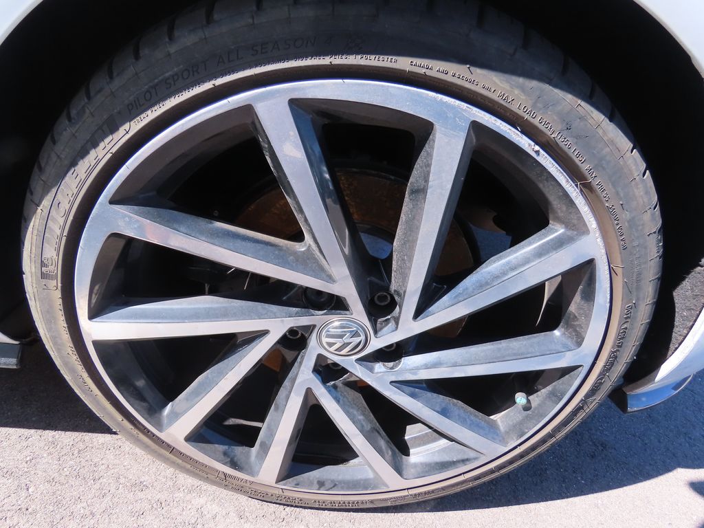 Thumbnail: 2019 Volkswagen Golf - 16