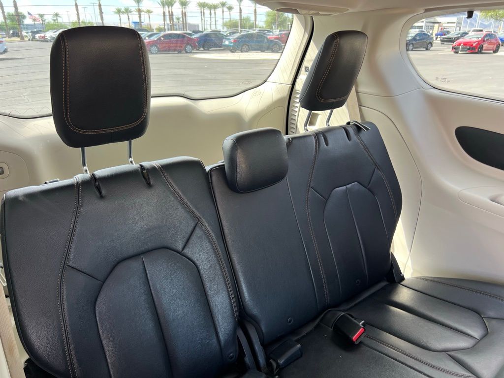 Thumbnail: 2017 Chrysler Pacifica - 11