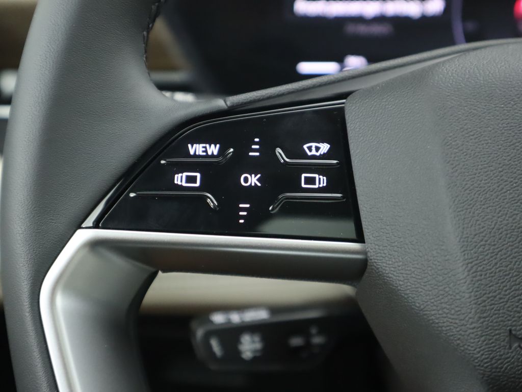 Thumbnail: 2025 Audi Q6 e-tron - 12