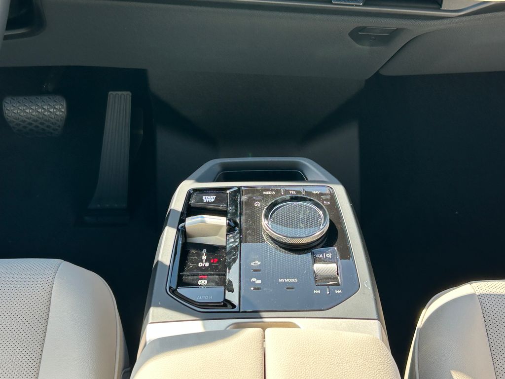 2025 BMW iX xDrive50 27