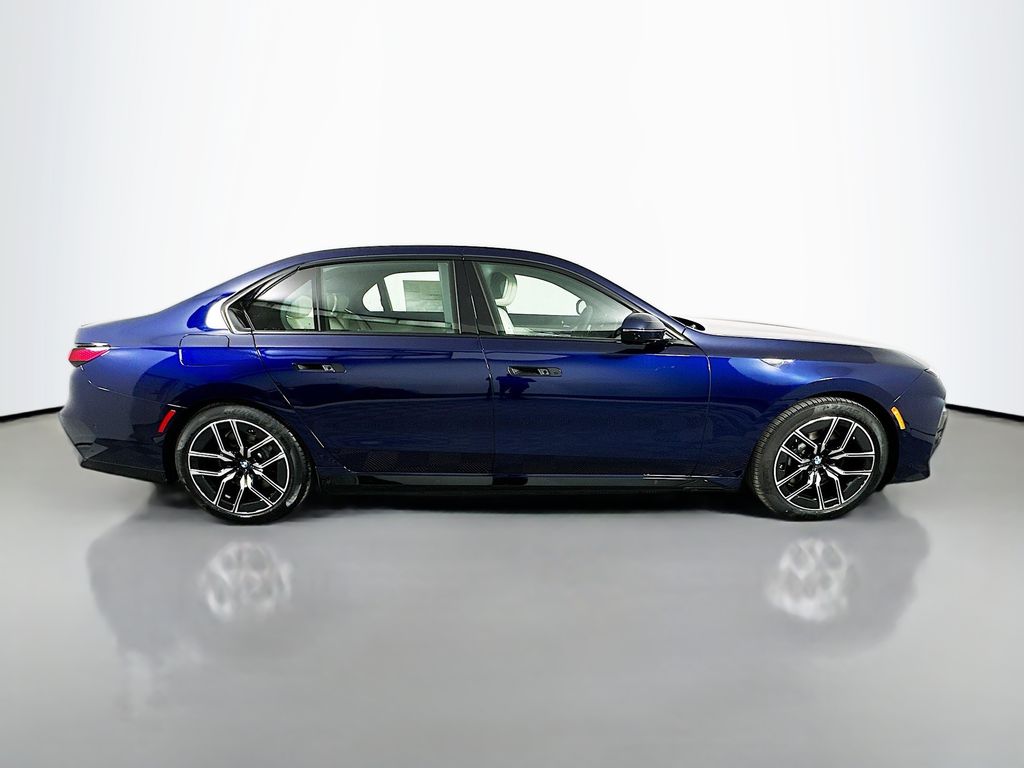Thumbnail: 2026 BMW 7 Series - 4