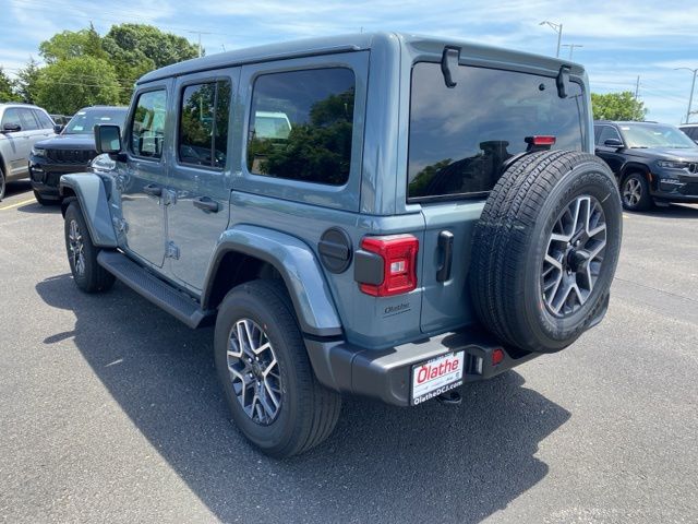 2024 Jeep Wrangler Sahara 10