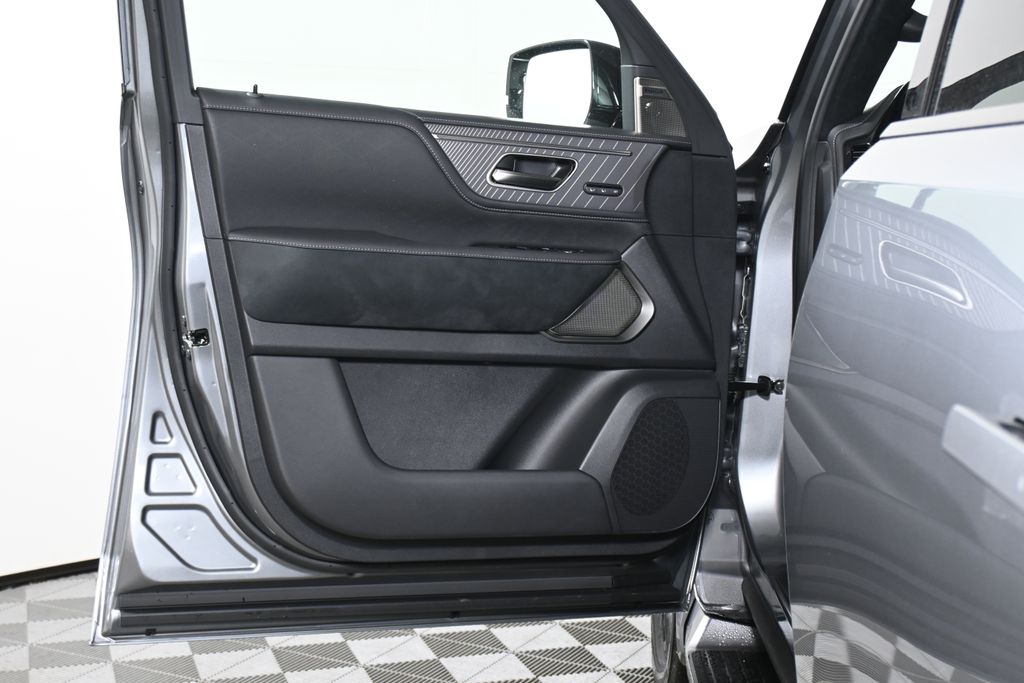 Thumbnail: 2026 INFINITI QX80 - 24