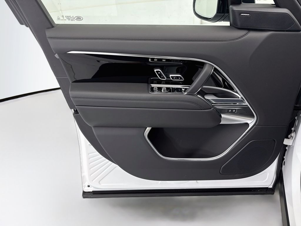 Thumbnail: 2026 Land Rover Range Rover - 22