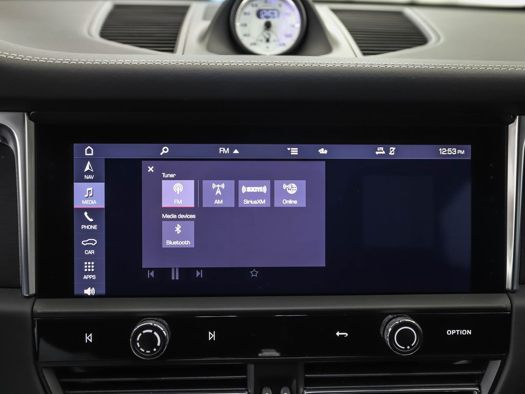 Thumbnail: 2023 Porsche Macan - 17