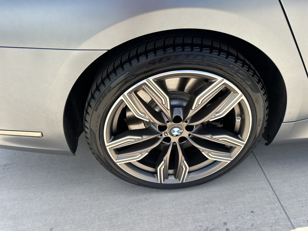 2022 Frozen Bluestone Metallic BMW 7 Series M760i AWD Sedan