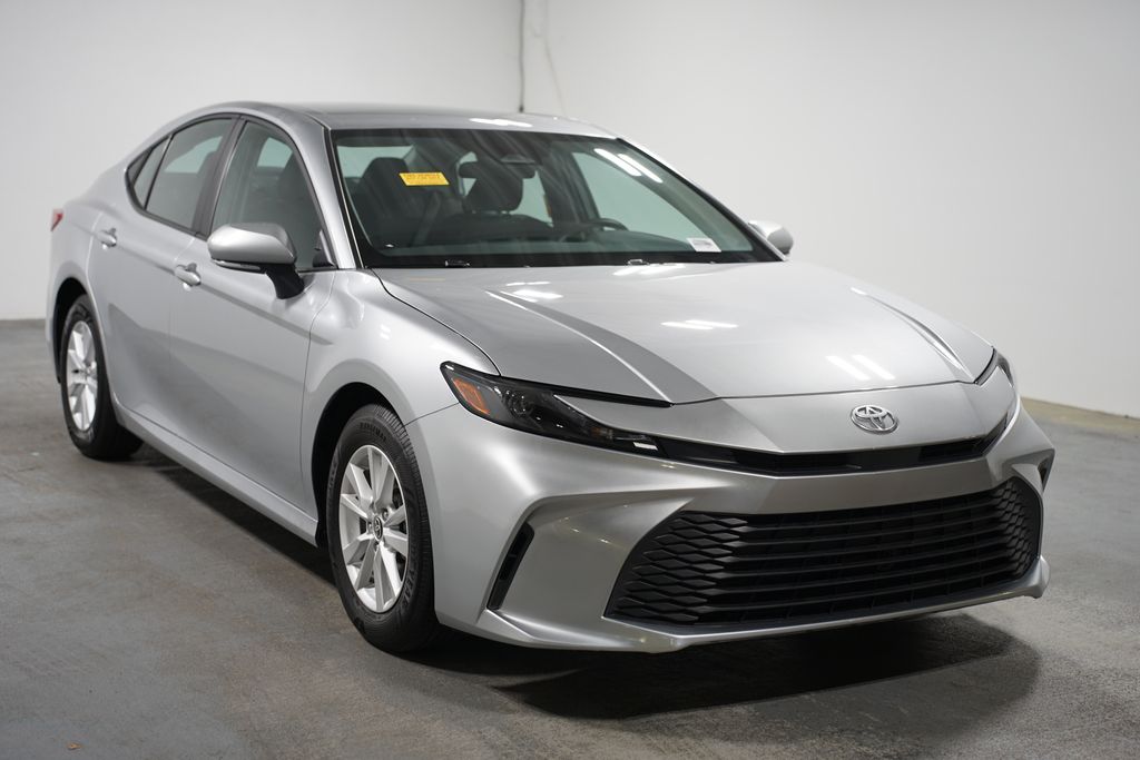 2025 Toyota Camry LE 3