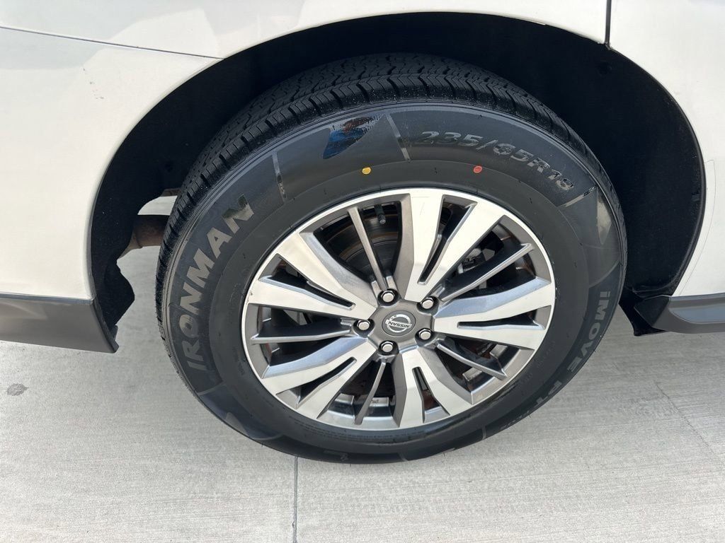 2020 Brilliant Silver Metallic Nissan Pathfinder SL 4X4 SUV