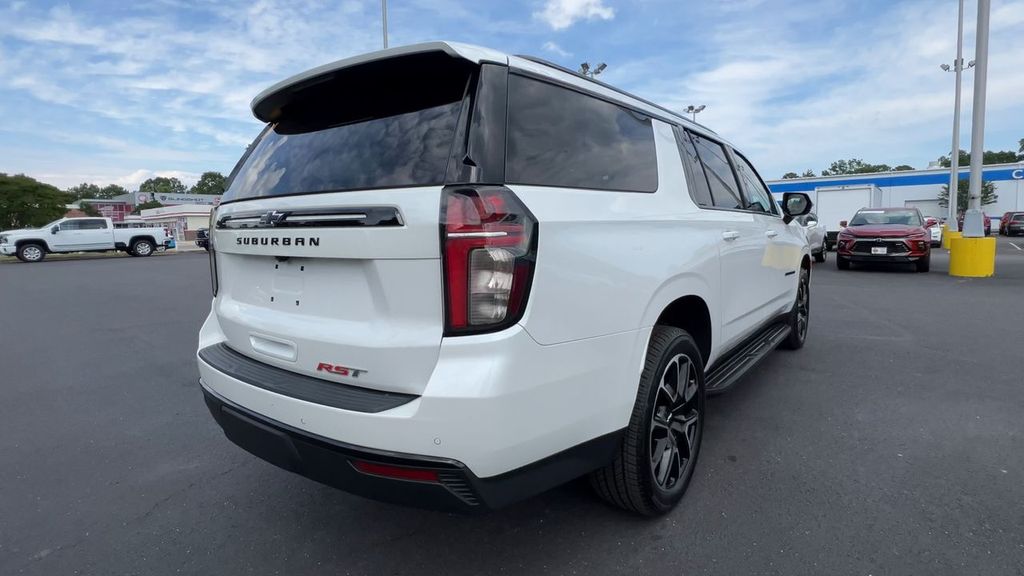 2023 Chevrolet Suburban RST photo
